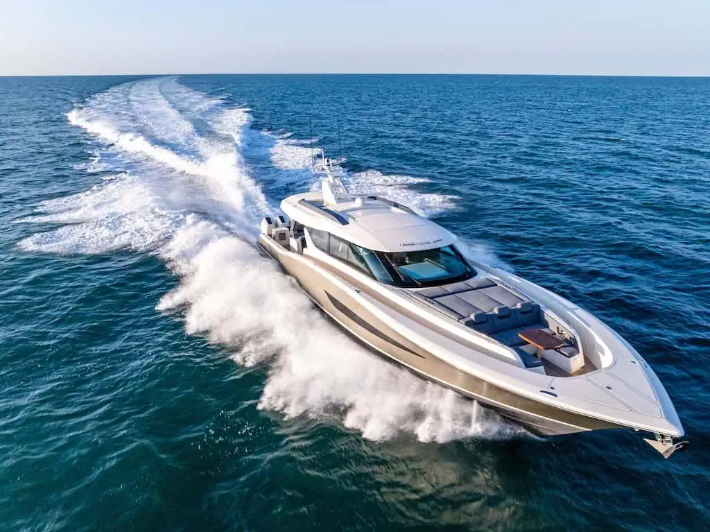 Scout 670 LXS — flagship outboard yacht
